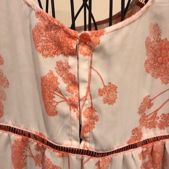 Joseph A. Ruffle Sleeve Floral Blouse - Size Large - Picture 7 of 8